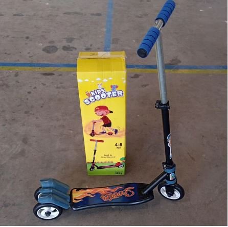 Kids 3-Wheel Leg Push Scooter with Adjustable Height for Ages 4–8 Years - Image 2